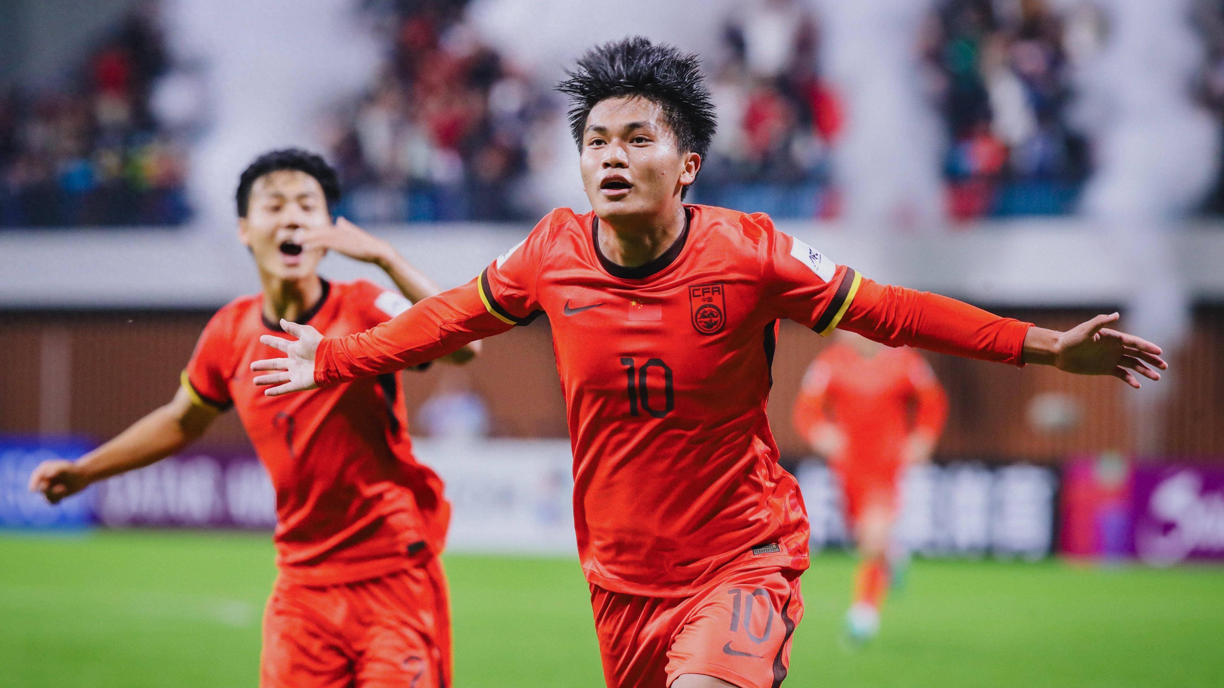 足球明星在多国比赛中积累经验