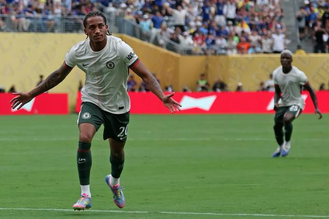 曼联主场大胜桑德兰，攻防两端展现全面实力的简单介绍