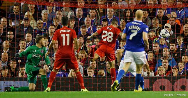 大部分国家的足球迷沉迷于比赛精彩纷呈 大部分国家的足球迷沉迷于比赛精彩纷呈