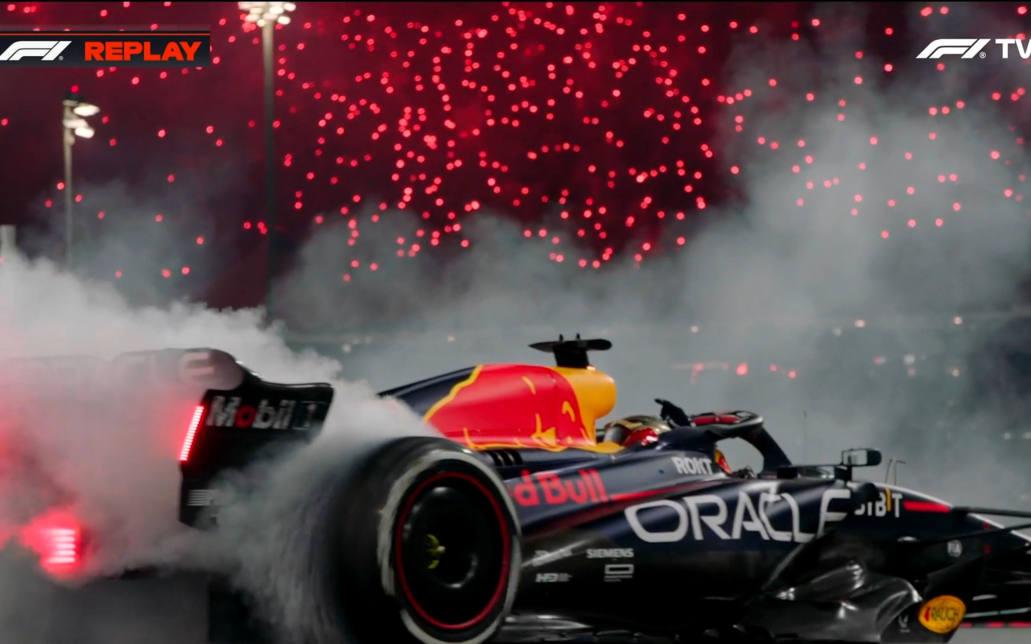 雷诺车队轻取红牛车队,汉密尔顿点燃赛场的简单介绍 雷诺车队轻取红牛车队,汉密尔顿点燃赛场的简单介绍