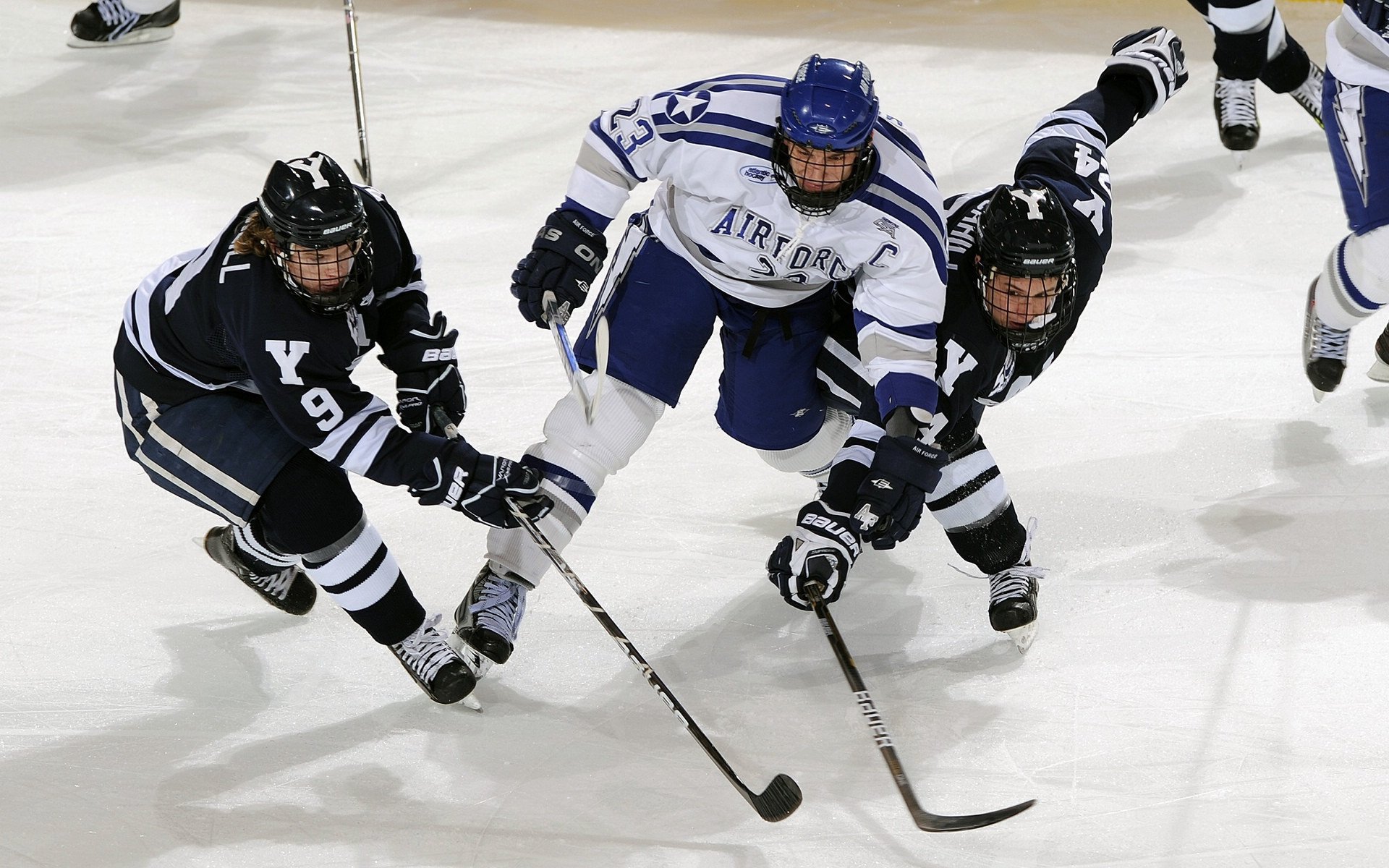 赛道上的宿命对决，诺里斯关键制胜，哈斯鏖战雷诺终夺荣耀